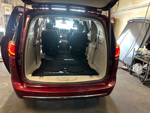 Used 2020 Chrysler Pacifica Limited image 16