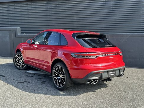 Certified 2025 Porsche Macan image 8