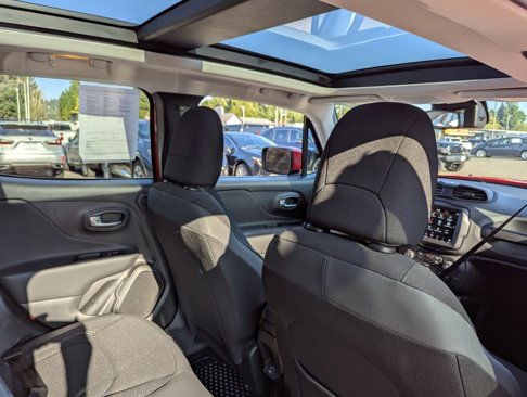 Used 2022 Jeep Renegade Latitude w/ Sun/Sound Group image 35