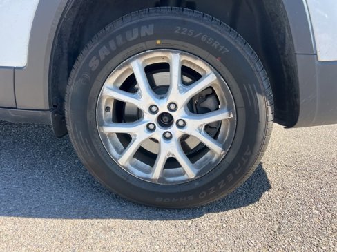 Used 2018 Jeep Cherokee Latitude Plus w/ Cold Weather Group image 19