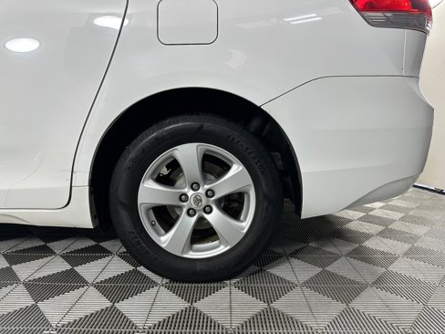 Used 2012 Toyota Sienna LE image 24