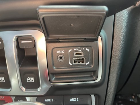 Used 2023 Jeep Wrangler Rubicon w/ Cold Weather Group image 18