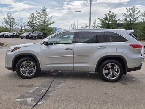 Used 2019 Toyota Highlander Limited Platinum image 32