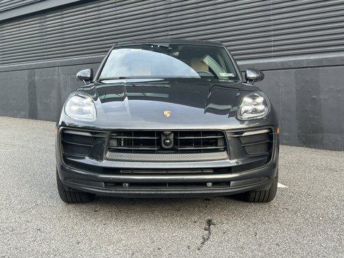 Certified 2025 Porsche Macan image 13