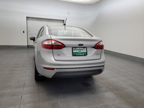 Used 2015 Ford Fiesta SE image 6