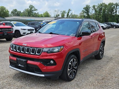 Used 2023 Jeep Compass Limited image 3