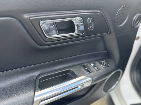 Used 2017 Ford Mustang Premium image 9