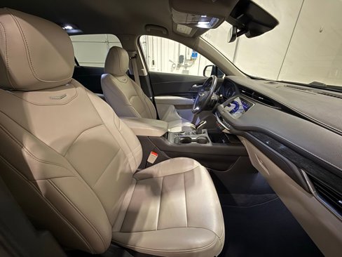 Used 2020 Cadillac XT4 Premium Luxury w/ Cold Weather Package image 25