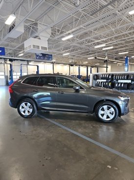 Used 2022 Volvo XC60 B5 Momentum image 5