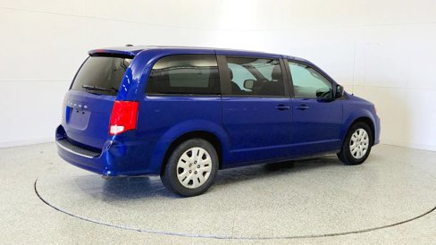 Used 2018 Dodge Grand Caravan SE w/ UConnect Hands-Free Group image 7