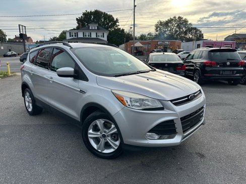 Used 2014 Ford Escape SE w/ Equipment Group 201A image 2