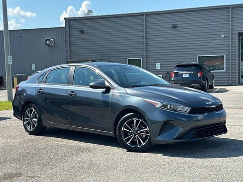 Used 2023 Kia Forte LXS image 9