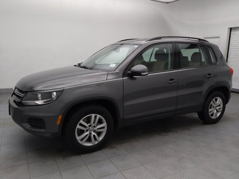 Used 2016 Volkswagen Tiguan S image 2