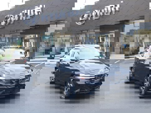 New 2025 Hyundai Elantra Limited image 1