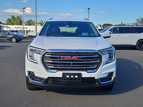 Certified 2022 GMC Terrain SLT w/ Infotainment Package II image 2