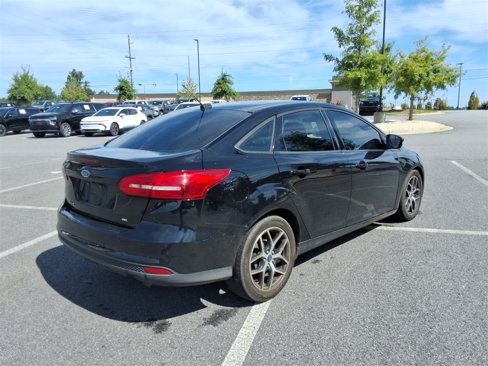Used 2018 Ford Focus SE w/ SE Appearance Package image 5