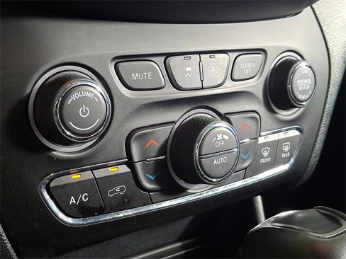 Used 2022 Jeep Cherokee Trailhawk w/ Comfort/Convenience Group image 18