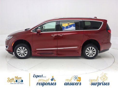 Used 2018 Chrysler Pacifica Touring-L image 8