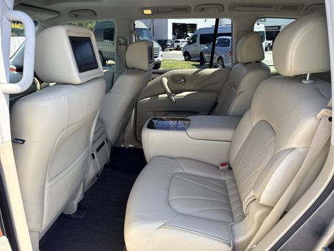 Used 2017 INFINITI QX80 2WD w/ Deluxe Technology Package image 10