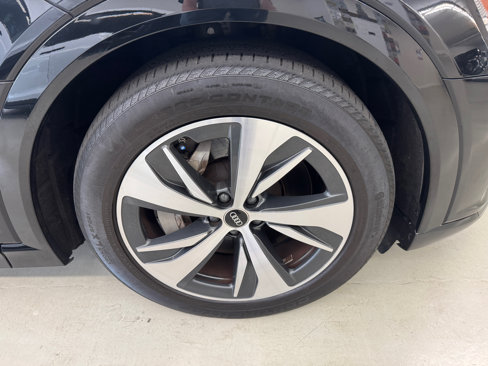 Used 2024 Audi Q8 e-tron Premium image 32
