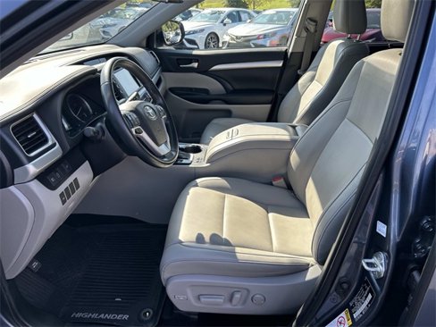 Used 2019 Toyota Highlander XLE image 22