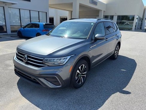 Used 2022 Volkswagen Tiguan S image 3