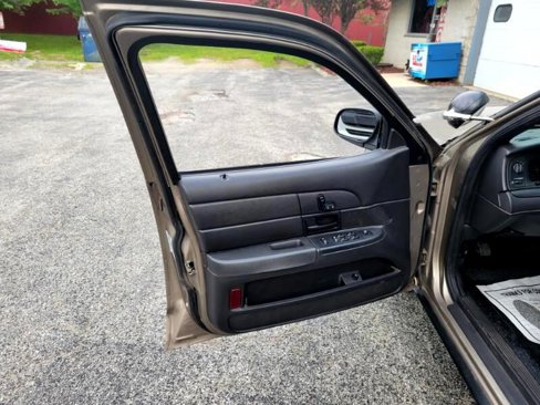 Used 2007 Ford Crown Victoria Police Interceptor image 19