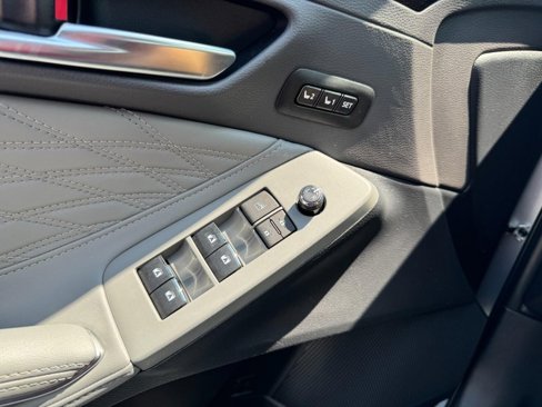 Used 2019 Toyota Avalon Limited image 25