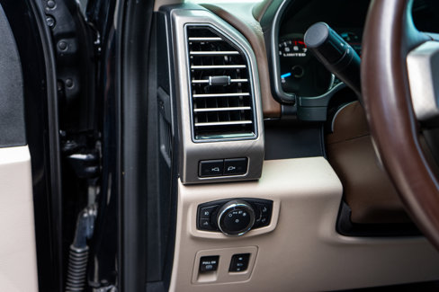 Used 2020 Ford F150 Limited w/ Trailer Tow Package image 17