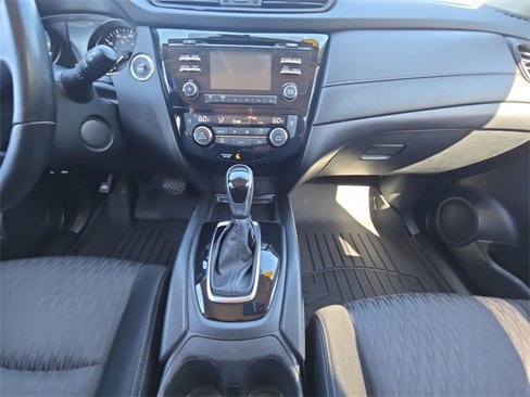Used 2017 Nissan Rogue SV image 15