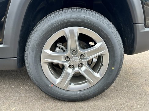 Certified 2024 Jeep Compass Latitude image 10