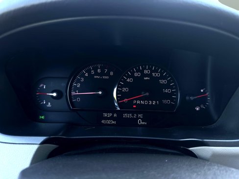 Used 2011 Cadillac DTS Luxury image 28