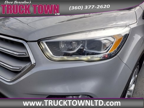 Used 2018 Ford Escape Titanium w/ Ford Safe & Smart Package image 13