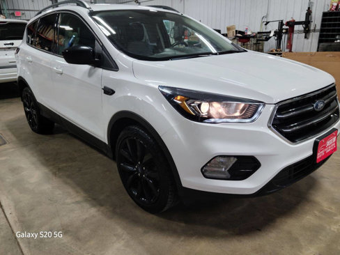 Used 2018 Ford Escape SE w/ SE Sport Appearance Package image 1
