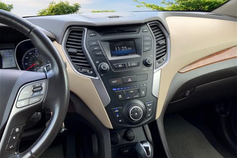 Used 2014 Hyundai Santa Fe GLS image 9