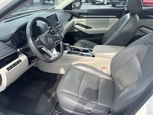 Used 2022 Nissan Altima 2.5 SV w/ SV Premium Package image 10