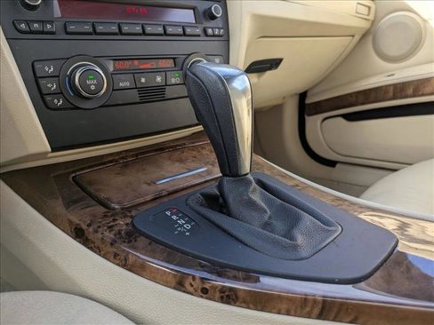 Used 2008 BMW 328i Convertible image 12