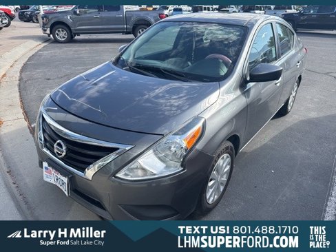 Used 2018 Nissan Versa SV image 1