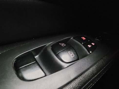 Used 2019 Nissan Pathfinder SV image 27