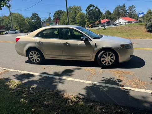 Used 2010 Lincoln MKZ image 4