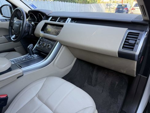Used 2017 Land Rover Range Rover Sport SE image 12