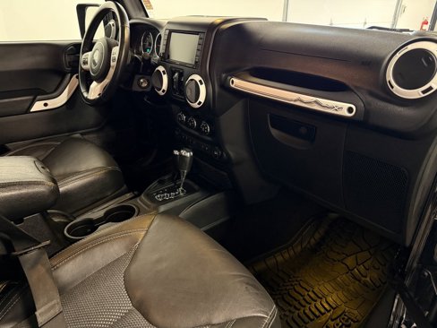 Used 2015 Jeep Wrangler Unlimited Sahara image 26