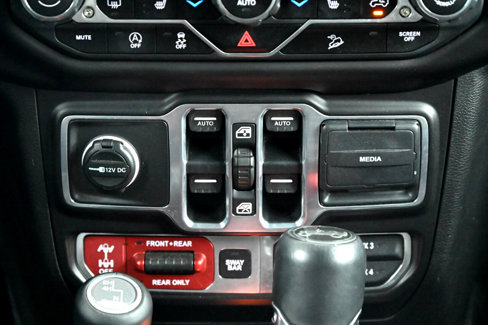 Used 2018 Jeep Wrangler Unlimited Rubicon image 32