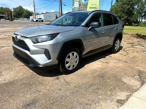 Used 2021 Toyota RAV4 LE image 3