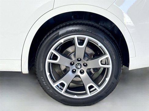 Used 2023 Maserati Levante Modena image 38