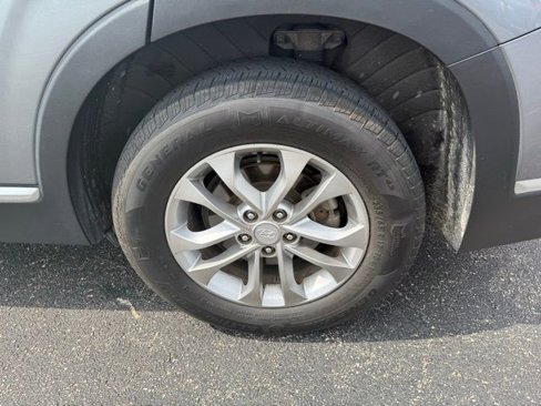 Used 2019 Hyundai Santa Fe SEL image 6