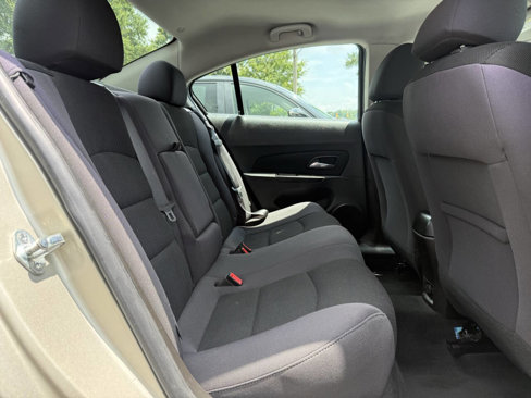 Used 2013 Chevrolet Cruze LT image 16