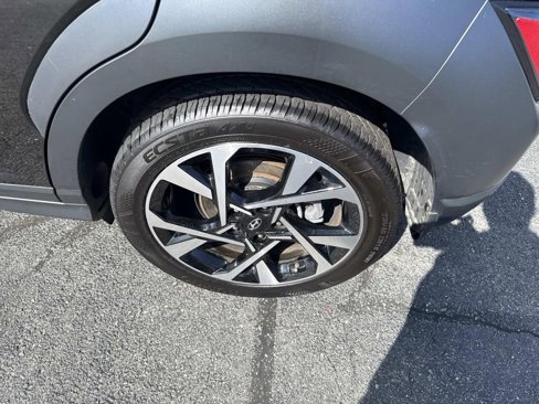 Used 2022 Hyundai Kona Limited image 13