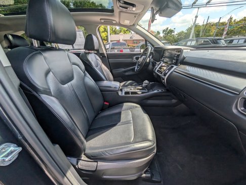 Used 2021 Kia Sorento S w/ Panoramic Sunroof Package image 4