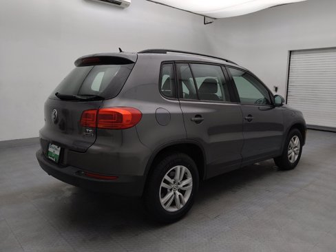 Used 2016 Volkswagen Tiguan S image 9